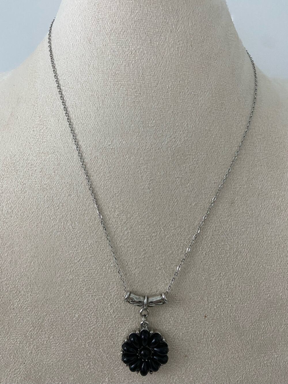 Black flower necklace